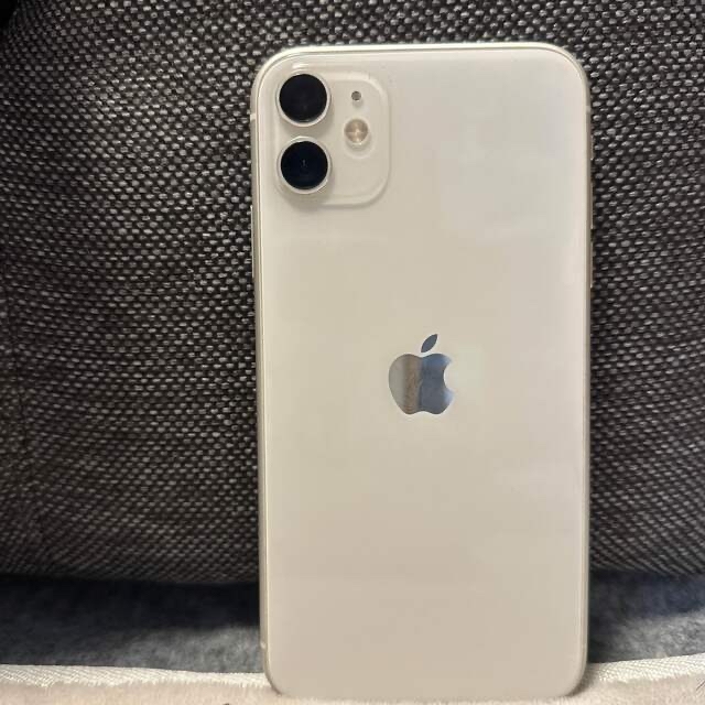 iPhone(アイフォーン)のiPhone11 本体　ポチ様 スマホ/家電/カメラのスマートフォン/携帯電話(スマートフォン本体)の商品写真