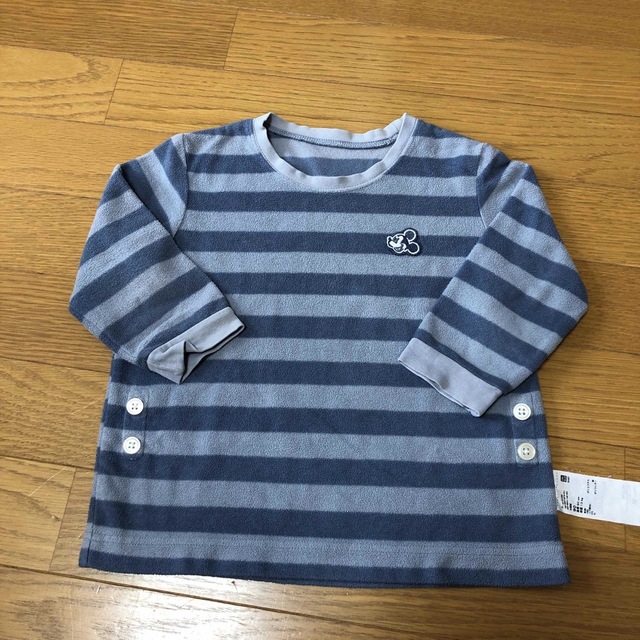 UNIQLO(ユニクロ)のユニクロ　ミッキー　フリースパジャマ　90 キッズ/ベビー/マタニティのキッズ服男の子用(90cm~)(パジャマ)の商品写真