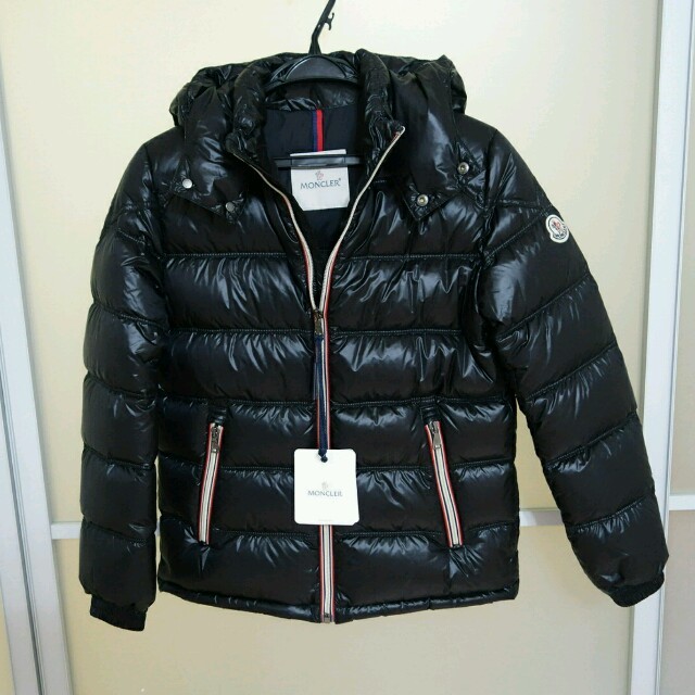 MONCLER(モンクレール)の【未使用】モンクレール　ジュニア12A　XSサイズ レディースのジャケット/アウター(ダウンジャケット)の商品写真