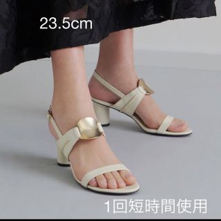 チャールズアンドキース(Charles and Keith)のメタリックアクセント ヒールドサンダル(サンダル)