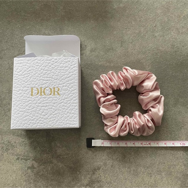 Christian Dior(クリスチャンディオール)のディオール シルクシュシュ 未使用新品 レディースのヘアアクセサリー(ヘアゴム/シュシュ)の商品写真