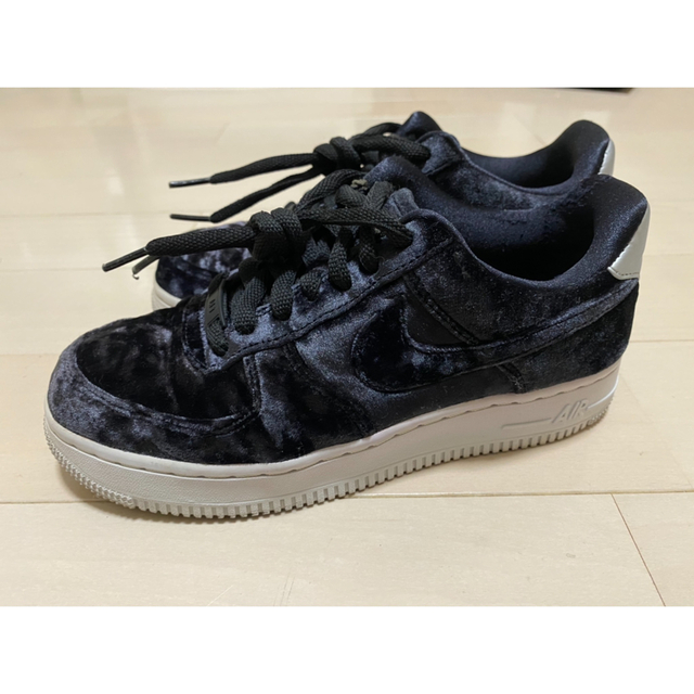 NIKE AIR FORCE 1 ベロア