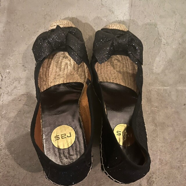 ras(ラス)のras ヒール　サンダル　リボン　黒 レディースの靴/シューズ(ハイヒール/パンプス)の商品写真