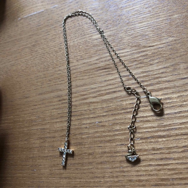 SWAROVSKI(スワロフスキー)のスワロフスキー 十字架ネックレス レディースのアクセサリー(ネックレス)の商品写真