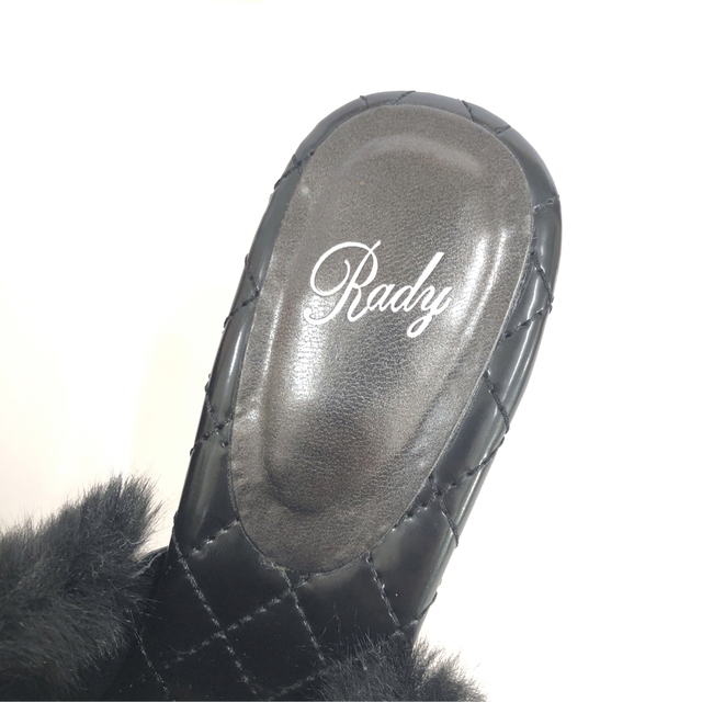 Rady(レディー)のRady ビジュー ファー ミュール ブラック Lサイズ サンダル レディースの靴/シューズ(ミュール)の商品写真