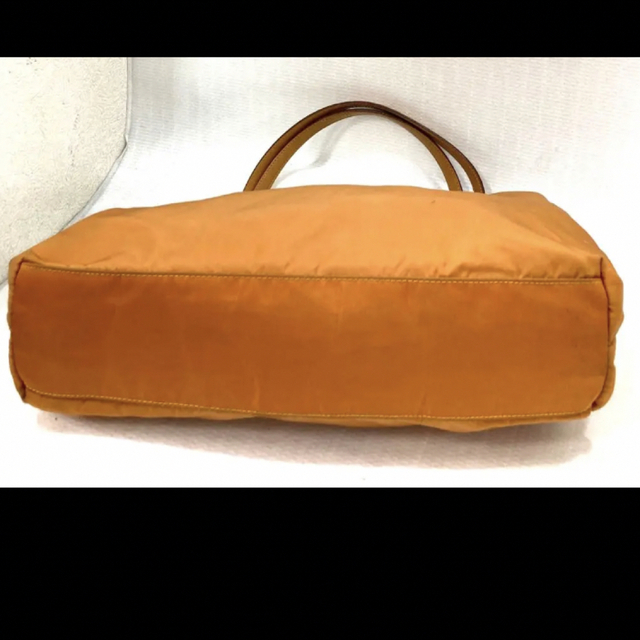 PRADA(プラダ)のPRADA ナイロン　オレンジ　トートバッグ　ポコノ　18655806 レディースのバッグ(トートバッグ)の商品写真