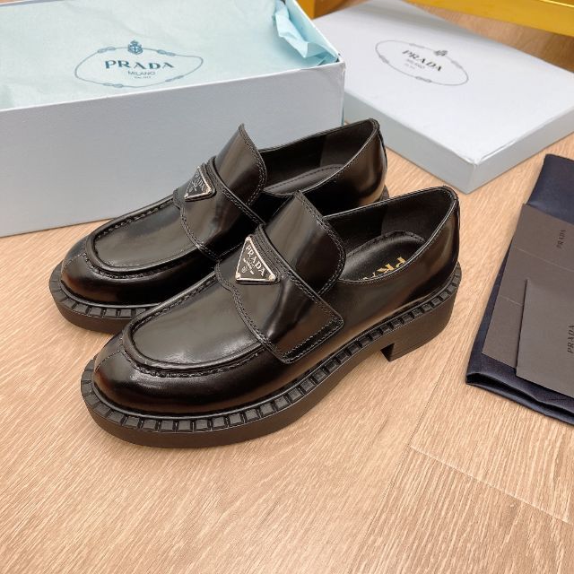 りしますが PRADA - 美品プラダ チョコレートブラッシュドレザー