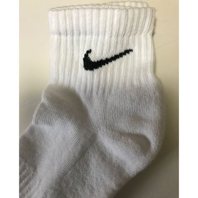 NIKE(ナイキ)の３足セット ナイキ 白ソックス 23〜25 ユニセックス レディースのレッグウェア(ソックス)の商品写真