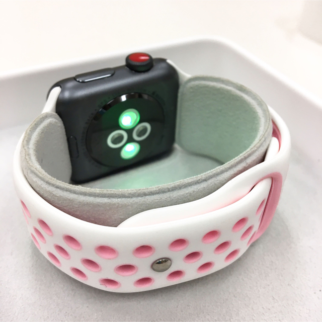 Apple Watch シリーズ3 NIKE アップルウォッチ 黒 セルラー