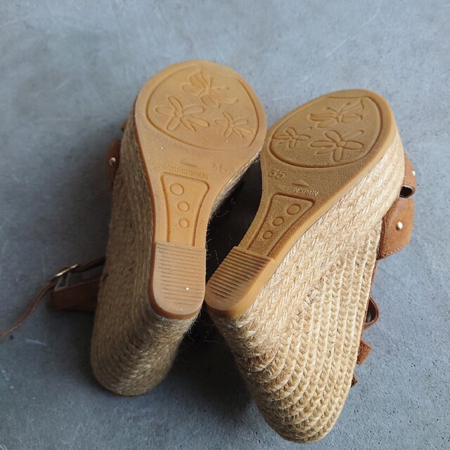 gaimo(ガイモ)のスペイン製　gaimo ヒールサンダル　ウェッジソール　ガイモ　ブラウン レディースの靴/シューズ(ハイヒール/パンプス)の商品写真