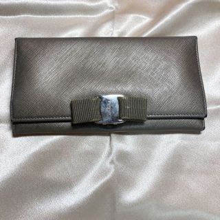 サルヴァトーレ フェラガモ 長財布 リボン カーキ ゴールド レザー 革