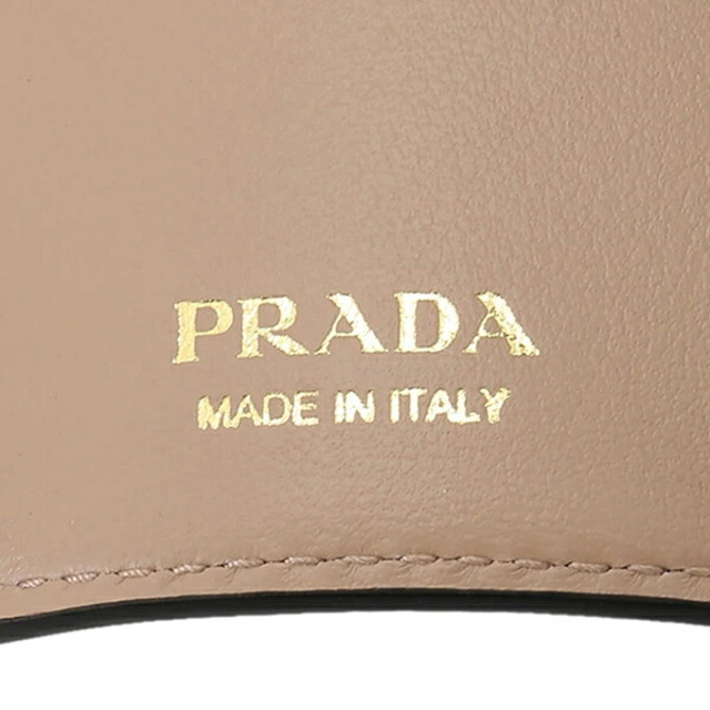 新品 プラダ PRADA 3つ折り財布 サフィアーノ フィオッコ ネロ/チプリア