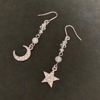 ☆sale☆ スワロフスキー　月と星のアシンメトリー　ピアス(ピアス)