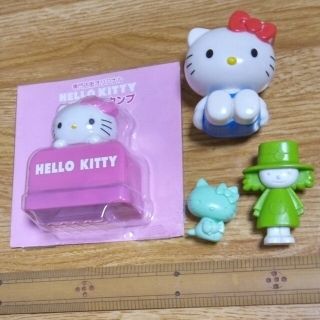 サンリオ(サンリオ)のハローキティちゃん人形　2体　と　ケシケシスタンプキティです。計3点(キャラクターグッズ)