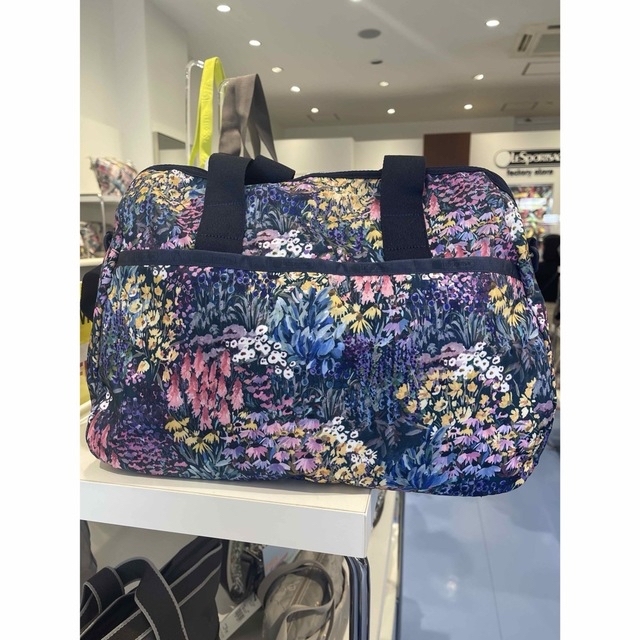 LeSportsac(レスポートサック)のレスポートサック レスポ リバティ 花柄 フラワー 新品未使用 美品 レディースのバッグ(ボストンバッグ)の商品写真