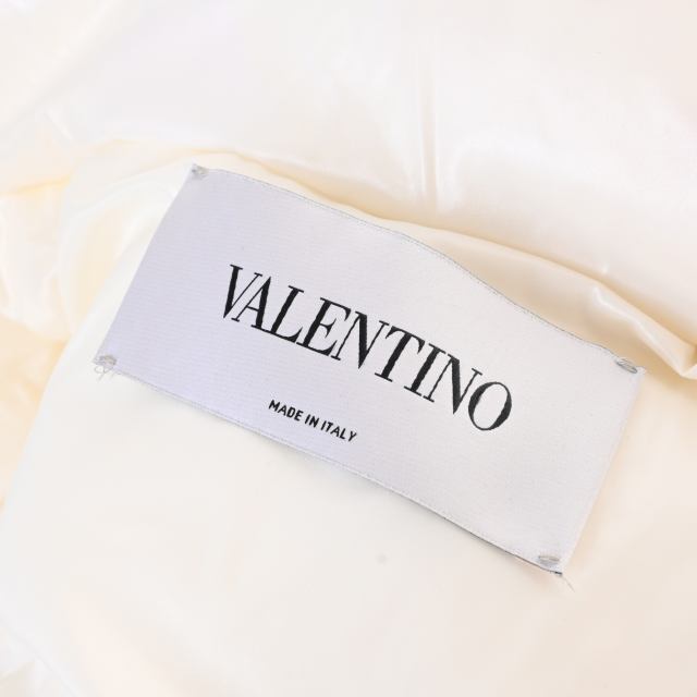 VALENTINO(ヴァレンティノ)のVALENTINO  プリント  ダウンジャケット レディースのジャケット/アウター(ダウンジャケット)の商品写真