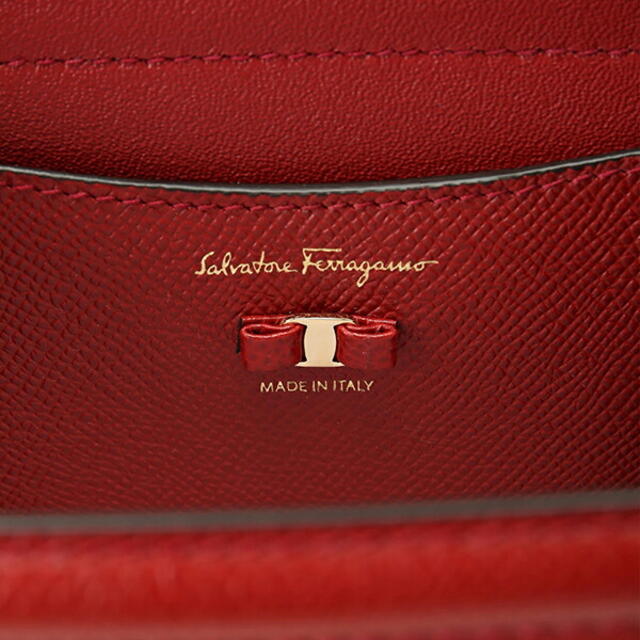 Ferragamo(フェラガモ)の新品 フェラガモ FERRAGAMO ハンドバッグ レッド レディースのバッグ(ハンドバッグ)の商品写真