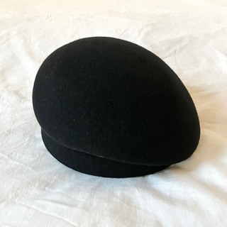 カシラ(CA4LA)の美品 CA4LA ウール アシンメトリー ベレー帽 ブラック(ハンチング/ベレー帽)