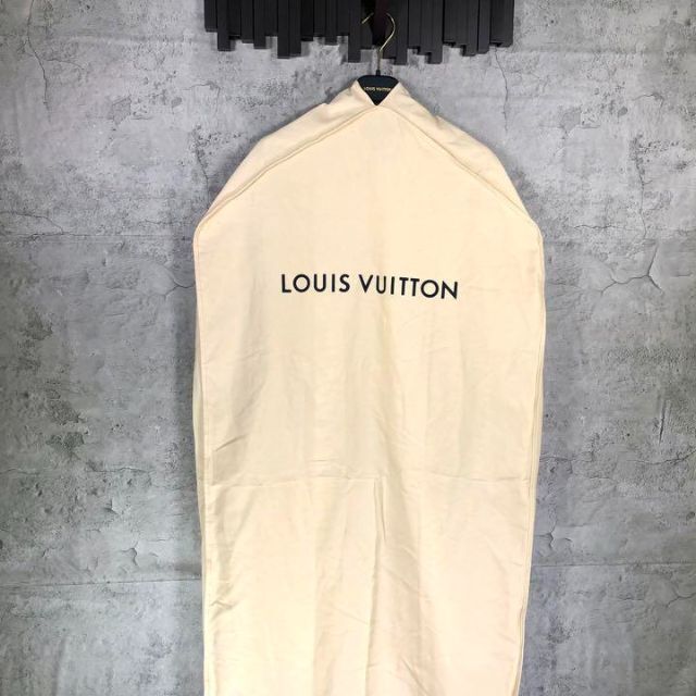 LOUIS VUITTON(ルイヴィトン)の『LOUIS VUITTON』ヴィトン (38) 総柄シルクシャツ / ブラウス レディースのトップス(シャツ/ブラウス(長袖/七分))の商品写真