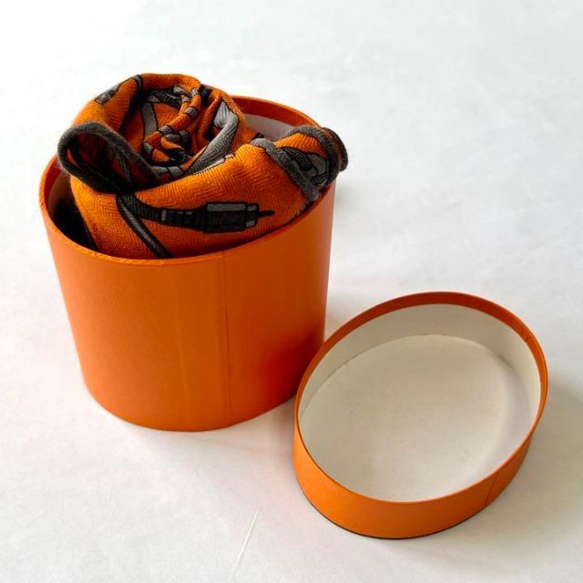 最高の品質の Hermes オレンジ アンプラグド ストール ロザンジュ