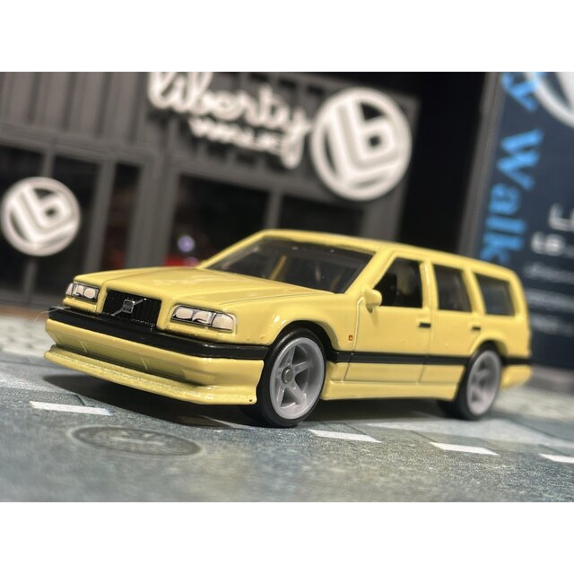 Volvo(ボルボ)のホットウィール 1/64 ボルボ 850 エステート エンタメ/ホビーのおもちゃ/ぬいぐるみ(ミニカー)の商品写真