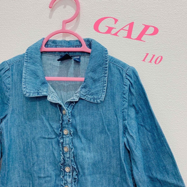 GAP(ギャップ)のGAP ギャップ　女の子　デニムワンピース 110 キッズ/ベビー/マタニティのキッズ服女の子用(90cm~)(ワンピース)の商品写真