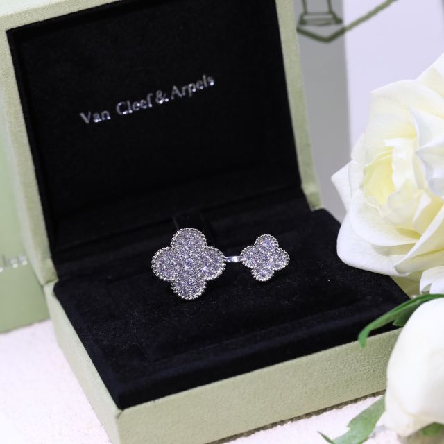 Van Cleef & Arpels マジック アルハンブラ アントレ レ ドア