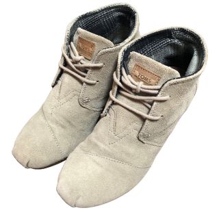 トムズ(TOMS)のTOMS  ブーツ　スエード　ウエッジソール　サイズW6（23.0cm相当）(ブーツ)