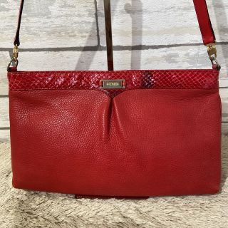 フェンディ(FENDI)のフェンディ　ショルダーバッグ　パイソン　レザー　レッド赤　レディース(ショルダーバッグ)