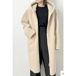 アパルトモンドゥーズィエムクラス(L'Appartement DEUXIEME CLASSE)の新品Lou AndreaルーアンドレアMouton Fake Hood Coat(ムートンコート)