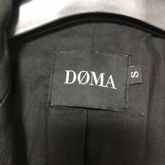 DAMIR DOMA(ダミールドーマ)のDOMA ドーマ　ライダース  ラムレザー　羊皮　ブラック レディースのジャケット/アウター(ライダースジャケット)の商品写真