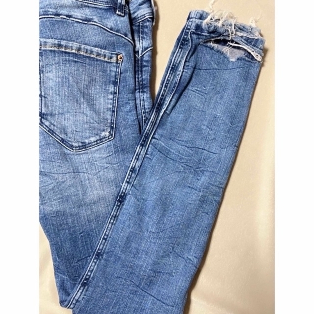 ZARA(ザラ)のZARA デニムパンツ　size XS レディースのパンツ(デニム/ジーンズ)の商品写真