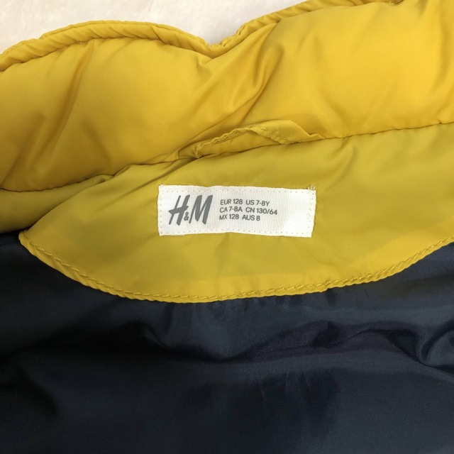 H&M(エイチアンドエム)の【美品】H&M 中綿ベスト　130cm キッズ/ベビー/マタニティのキッズ服男の子用(90cm~)(ジャケット/上着)の商品写真