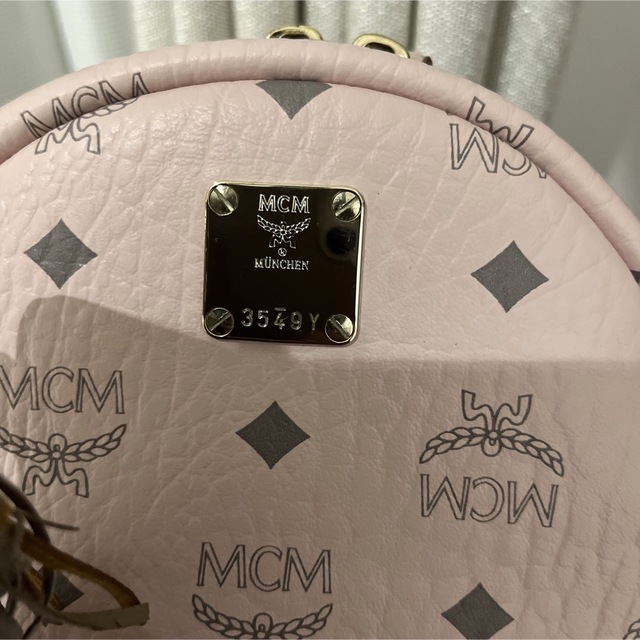 MCM(エムシーエム)のMCM リュック　パウダーピンク レディースのバッグ(リュック/バックパック)の商品写真