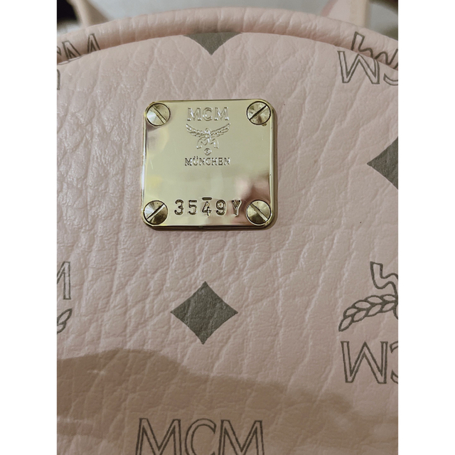 MCM(エムシーエム)のMCM リュック　パウダーピンク レディースのバッグ(リュック/バックパック)の商品写真