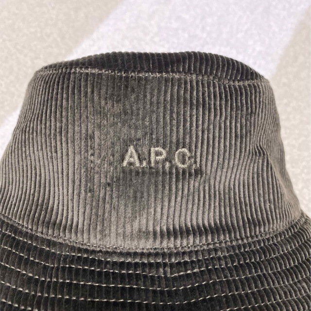 A.P.C(アーペーセー)の【新品タグ付き】A.P.C bob alex バケットハット レディースの帽子(ハット)の商品写真