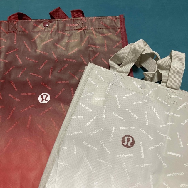 lululemon(ルルレモン)のルルレモン 最新版　ショップ袋　2枚セット レディースのバッグ(ショップ袋)の商品写真