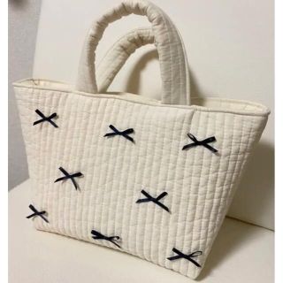 ヌビバッグ♡ハンドメイド♡クリーム色♡リボン付き♡ハンドバッグ♡の