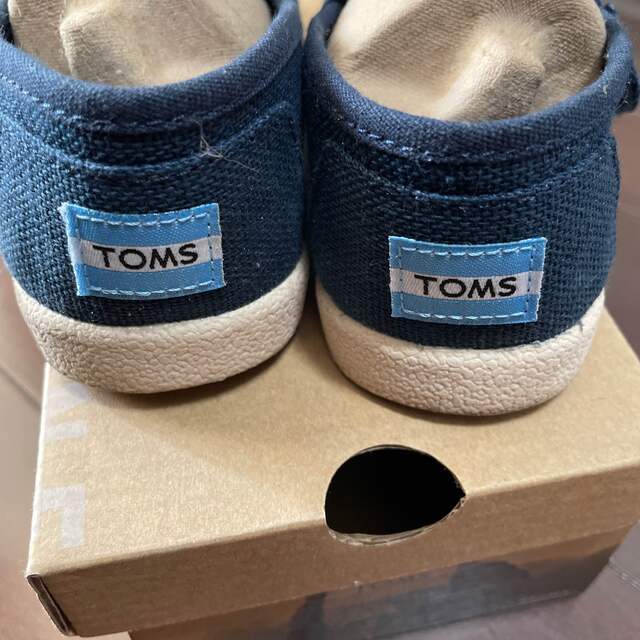 TOMS(トムズ)のTOMS Avalon Navy Burlap   トムズ　17センチ キッズ/ベビー/マタニティのキッズ靴/シューズ(15cm~)(スリッポン)の商品写真