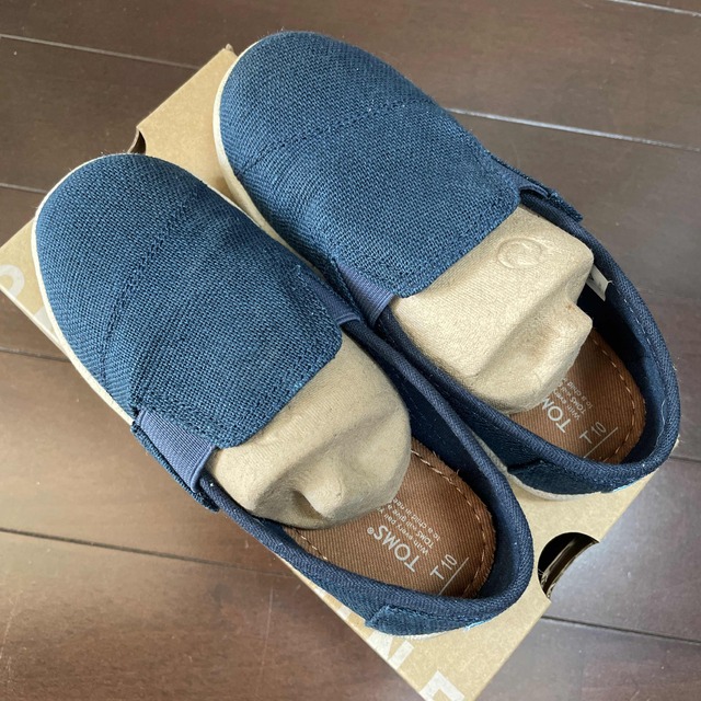 TOMS(トムズ)のTOMS Avalon Navy Burlap   トムズ　17センチ キッズ/ベビー/マタニティのキッズ靴/シューズ(15cm~)(スリッポン)の商品写真