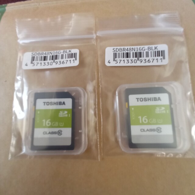 東芝(トウシバ)のSDカード 16GB 2枚セット スマホ/家電/カメラのPC/タブレット(PC周辺機器)の商品写真