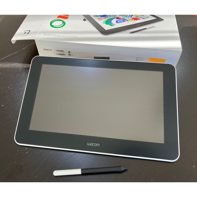 Wacom(ワコム)の【最安値】WACOM ペンタブレット DTC133W0D スマホ/家電/カメラのPC/タブレット(PC周辺機器)の商品写真