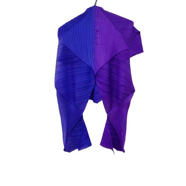 PLEATS PLEASE ISSEY MIYAKE(プリーツプリーズイッセイミヤケ)のプリーツプリーズ ストール(ショール)美品  レディースのファッション小物(マフラー/ショール)の商品写真