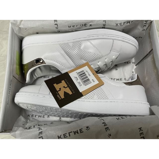 【新品未使用】KELMEスニーカー25.0cm.White×gold レディースの靴/シューズ(スニーカー)の商品写真