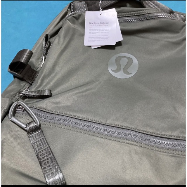 lululemon(ルルレモン)のルルレモン リュック 新品タグ付 22L 今大流行のアーミーグリーン 日本未入荷 メンズのバッグ(バッグパック/リュック)の商品写真