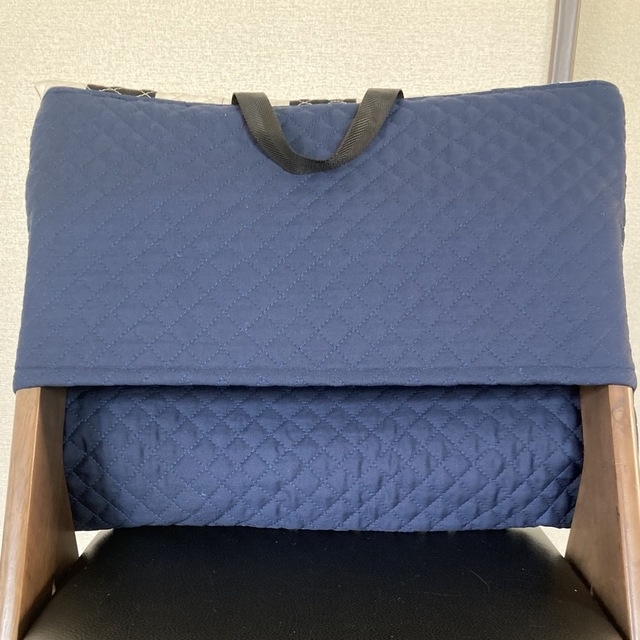 防災頭巾カバー　椅子掛けタイプ　☺︎ネイビー✖️サッカー柄 ハンドメイドのキッズ/ベビー(その他)の商品写真