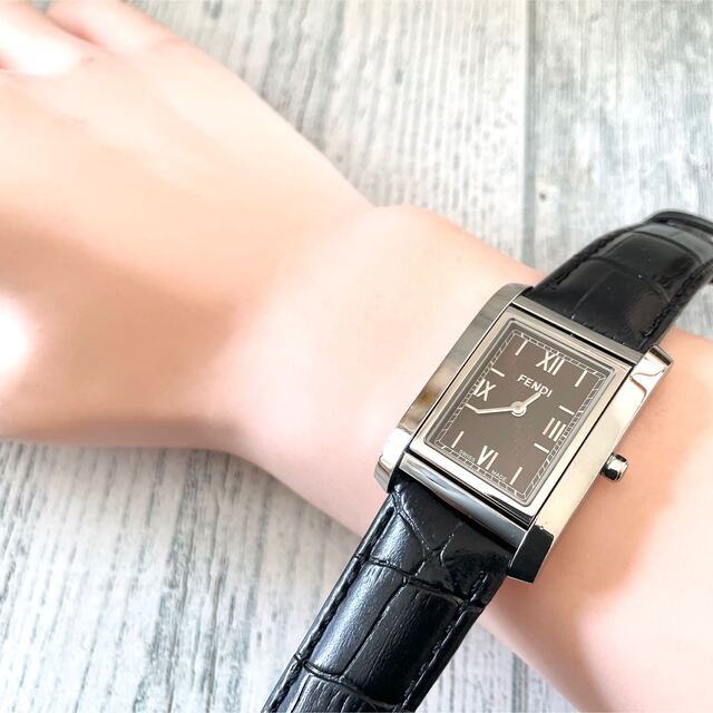 電池交換済み】FENDI フェンディ 腕時計 シルバー 回転ベゼル www