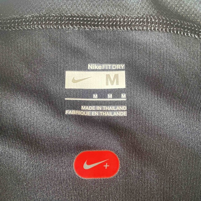 NIKE(ナイキ)の新品タグ付き☆NIKE RUN FIT DRY  Tシャツ　黒×シルバー　M レディースのトップス(Tシャツ(半袖/袖なし))の商品写真