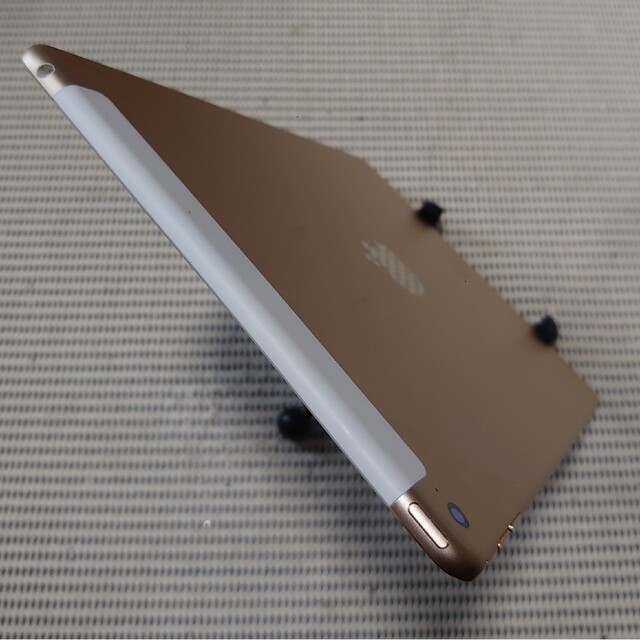 完動品iPad Air2(A1567)本体16GBゴールドDOCOMO送料込 3