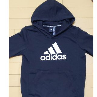 アディダス(adidas)の140　アディダスフード付きトレーナー(Tシャツ/カットソー)